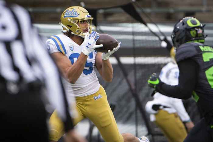 UCLA Bruins tight end Greg Dulcich (85) catches a pass for a touchdown against the Oregon Ducks. Mandatory Credit: Troy Wayrynen-USA TODAY